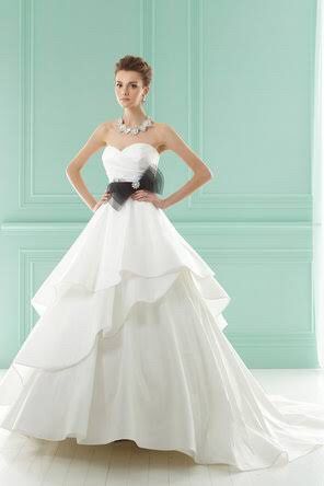 Vestido con accesorios negros - 1