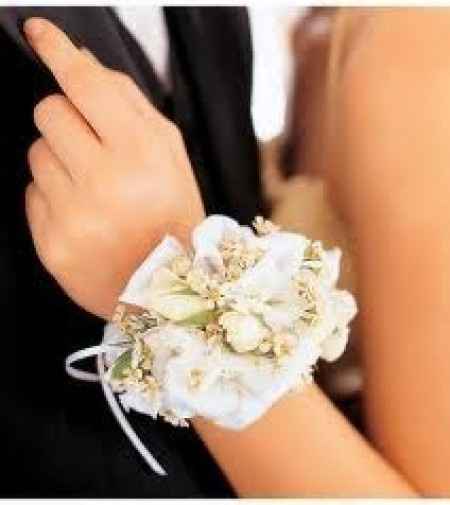 corsage 