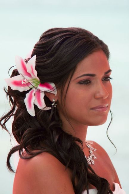 Peinados para una boda tropical🌺 5