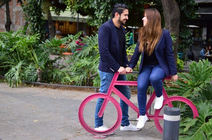 ECHANDO NOVIO EN LA BICI DE LA CONDESA