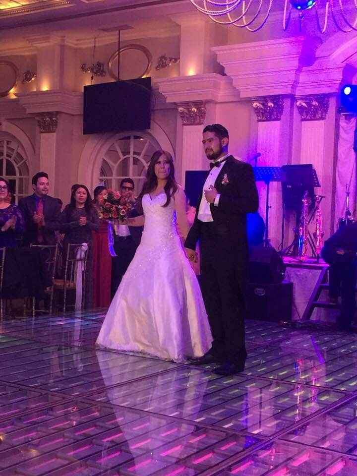 aquí se aprecia lo que les comenté del largo del vestido :(