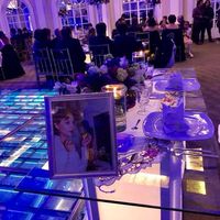 mi invitada de honor en la mesa principal, el retrato de mi mami en el día de su boda