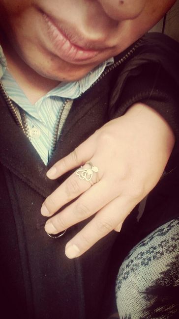 ¿Con anillo de compromiso o sin anillo de compromiso? - 1