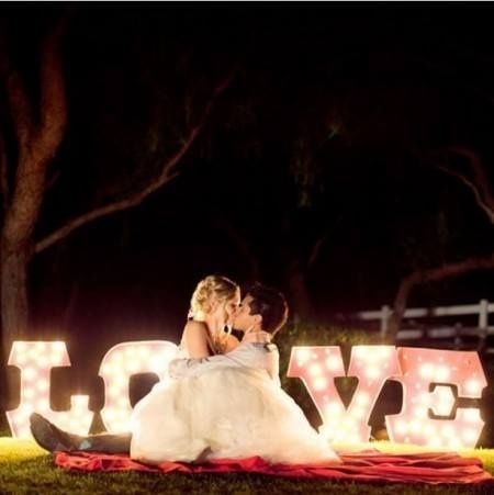 y la foto del beso??