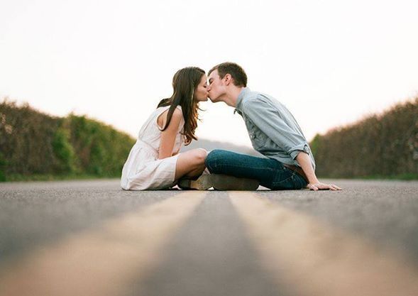 y la foto del beso??