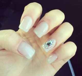 Novias con Uñas de Colores - 1