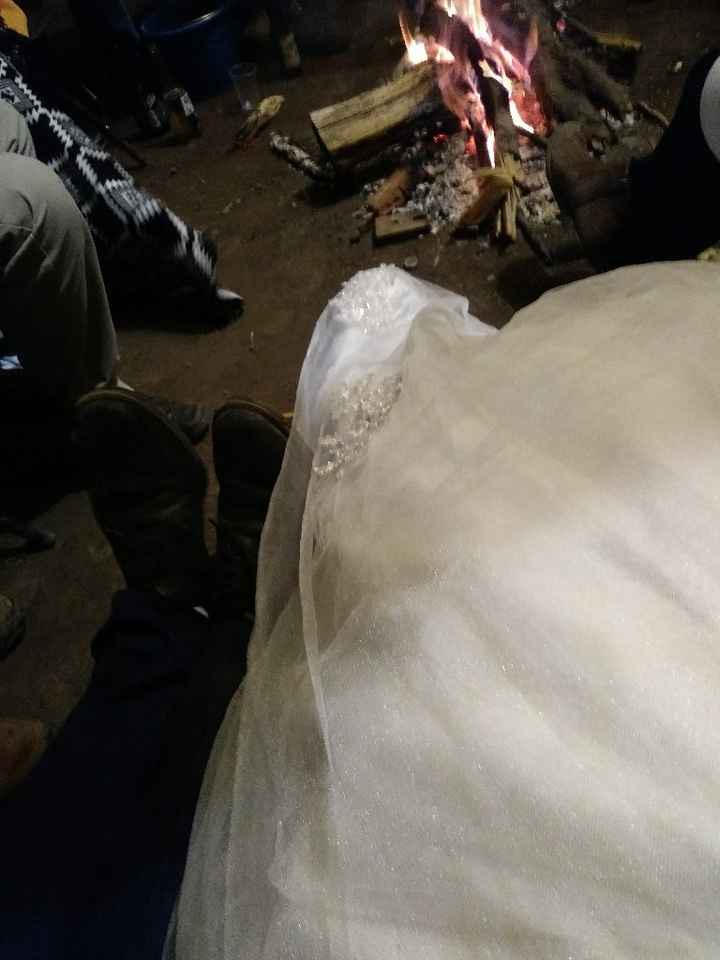 5:14 de la madrugada y aún seguimos de fiesta por nuestra boda. - 1