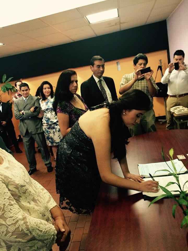 Yo firmando 