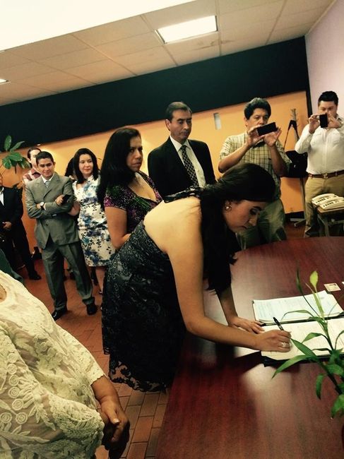 Yo firmando 