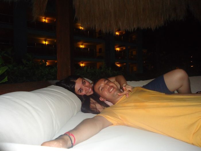 Cama al rededor de la alberca 