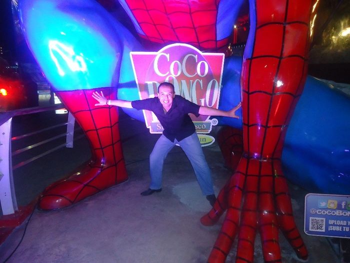 A los pies de su super heroe fav