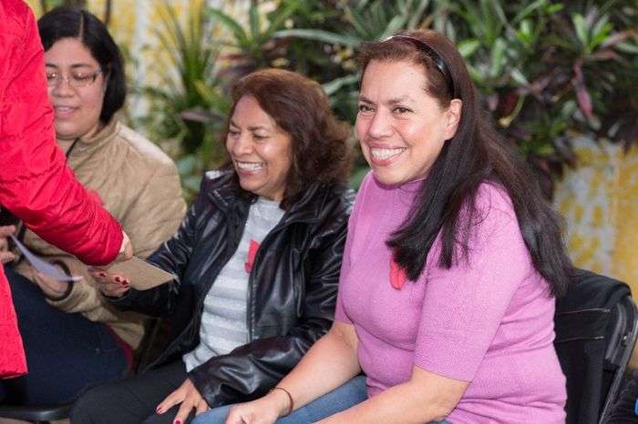 Mi mama mega divertida con las tías y mi amiga  