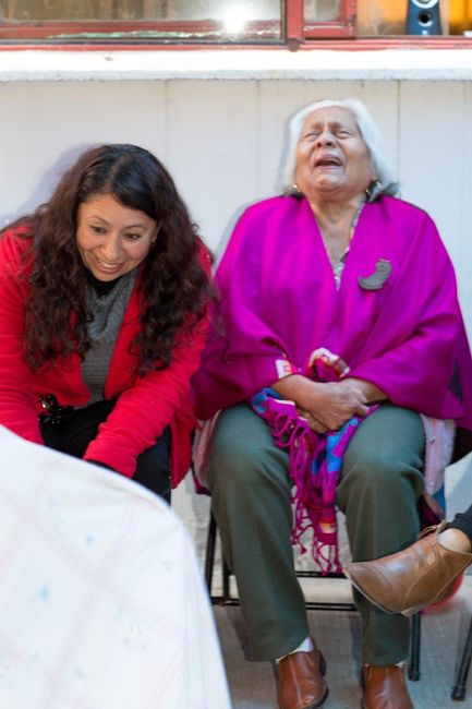 La abuela y la tía y yo haciendo el show!!