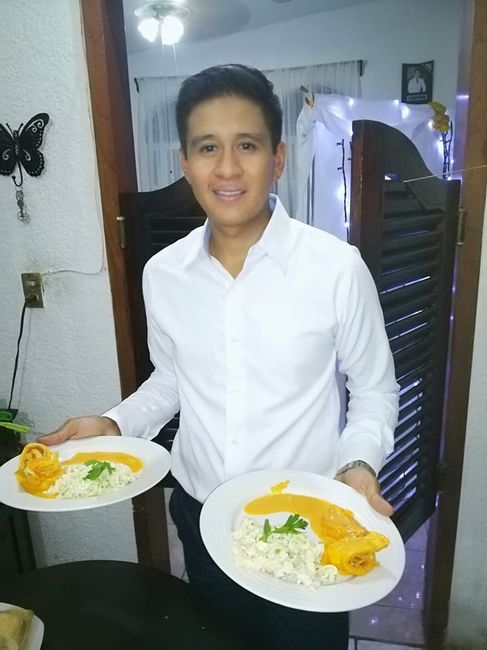 Mi FM sirviendo la cena jeje