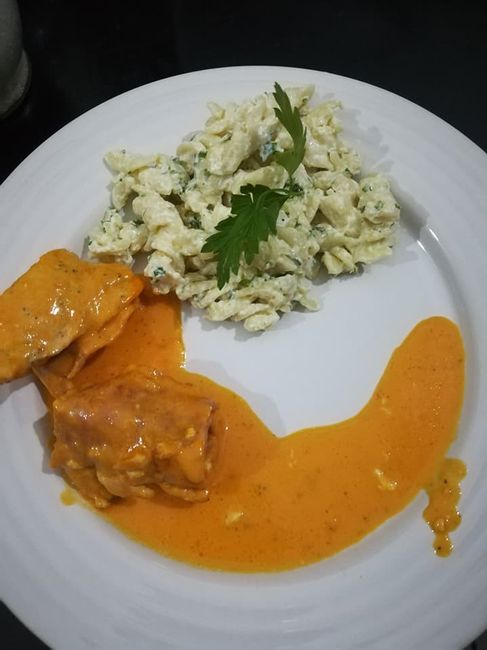 Pechuga en salsa de pimientos y fussille