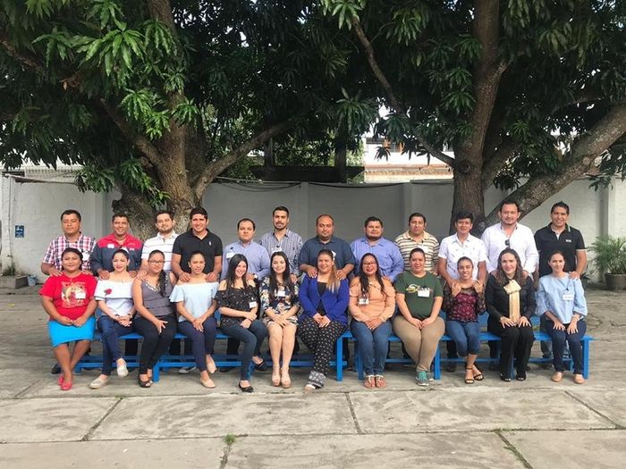 Foto grupal de las parejas que tomamos el retiro