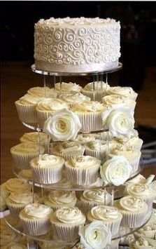 pastel con cupcakes quiza tu proveedor pueda presentarlo asi