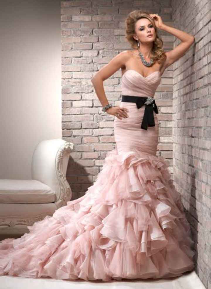 ¿Te atreverías a llevar un vestido/ traje de color? - 1