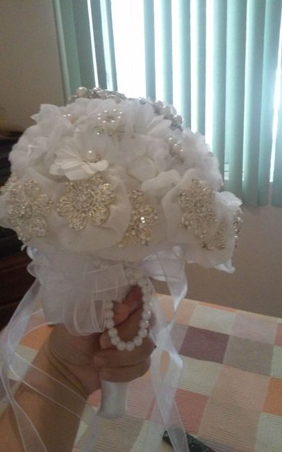 Mi ramo de broches terminado