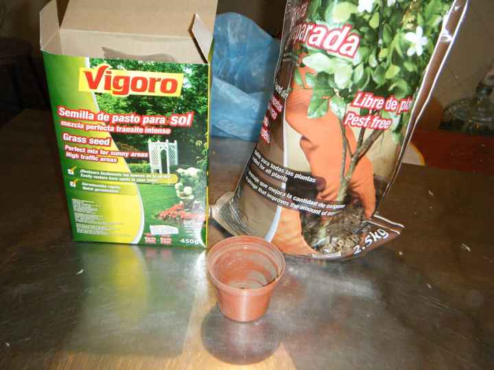 Tierra y macetas