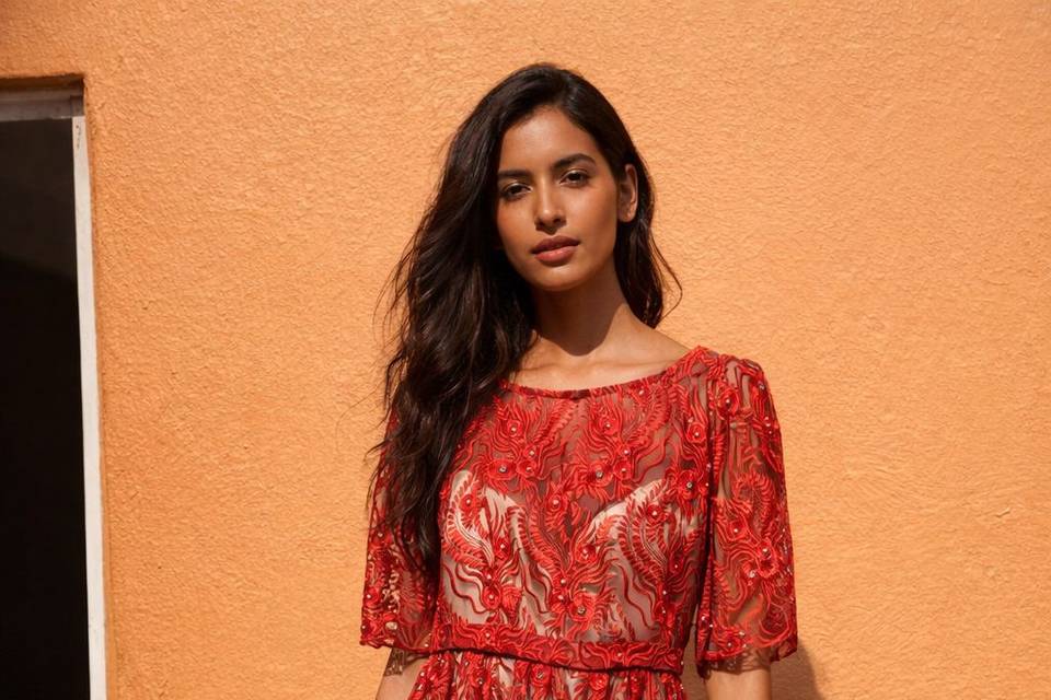 Elegancia Clásica (Rojo Encaje)