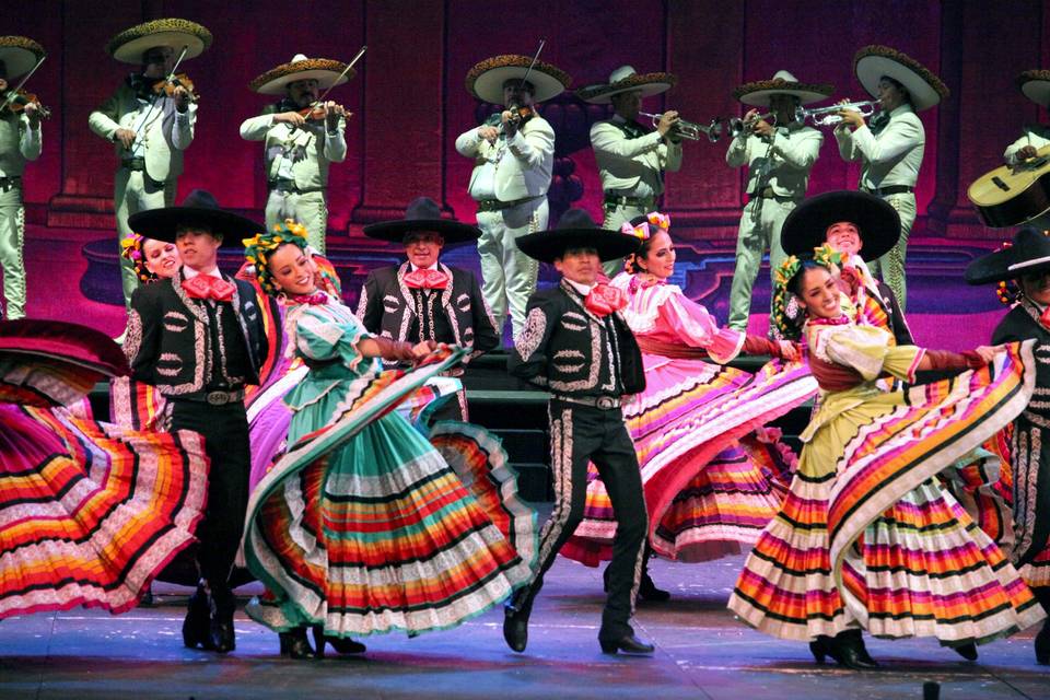 Mariachi con Ballet Folclorico