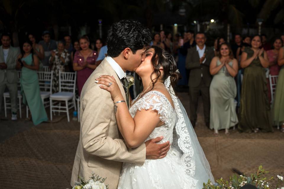 Beso de novios
