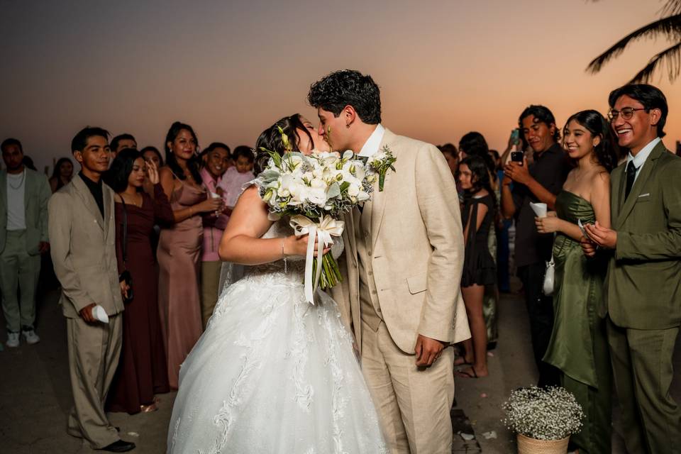 Que vivan los novios