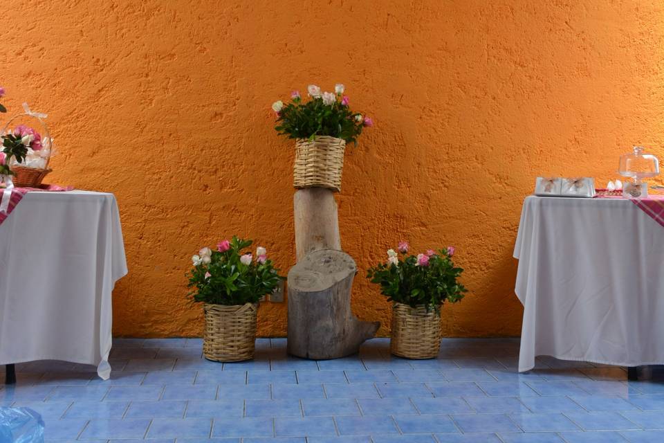 Decoración de mesas con flores