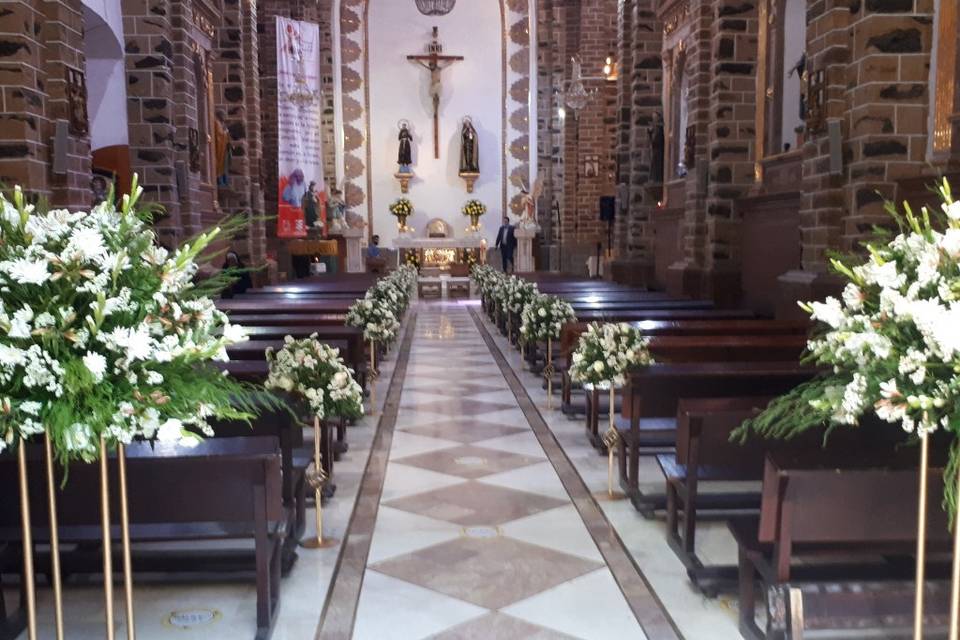Decoración pasillo iglesia