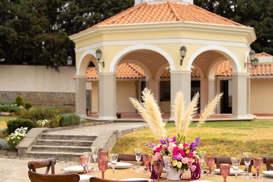 Jardín y kiosco