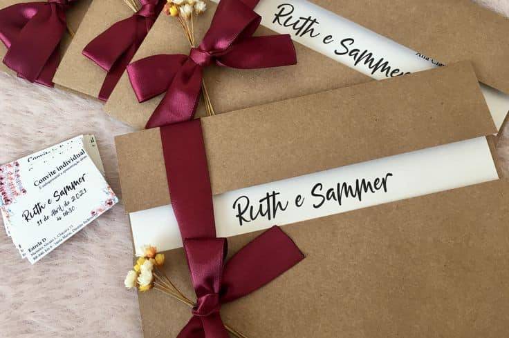 Invitaciones con moño color vino