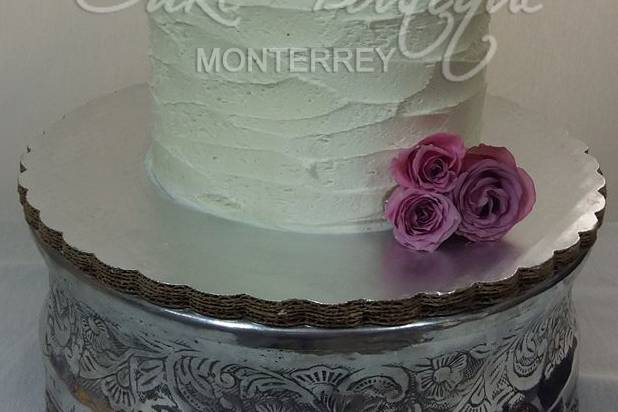 Pastel con rosas lilas