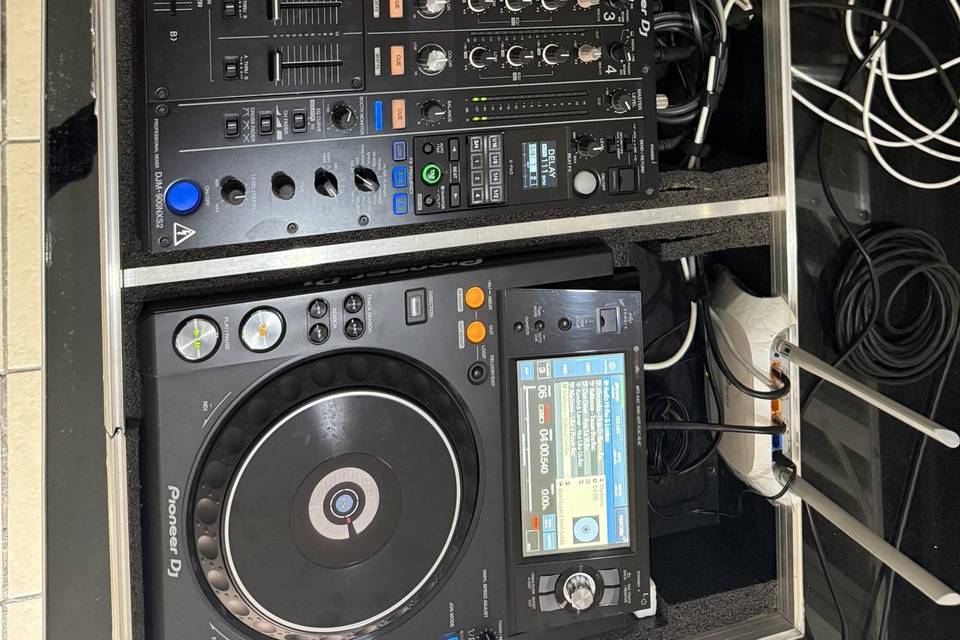 Equipo de DJ Profesional