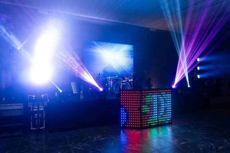 Cabina de DJ de colores