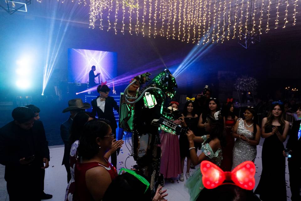 Robot led ambientando la fiesta