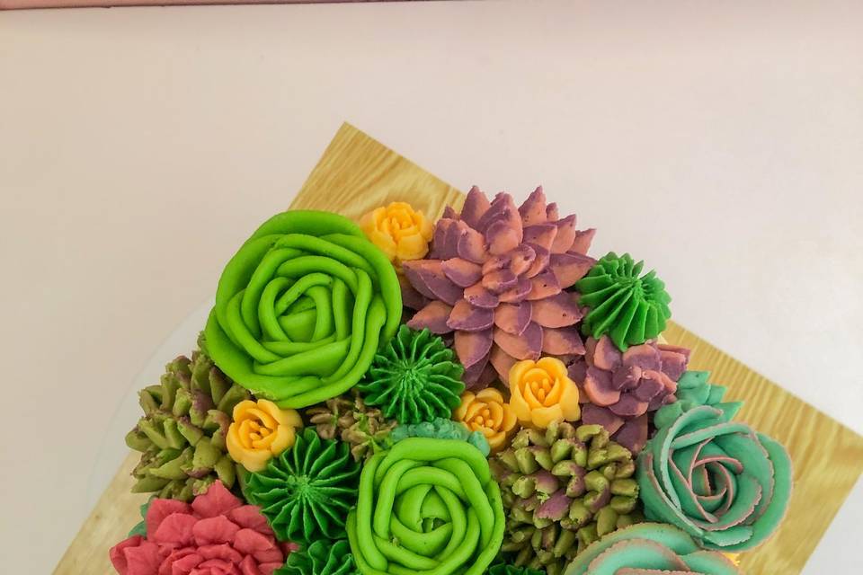 Pastel con flores de colores