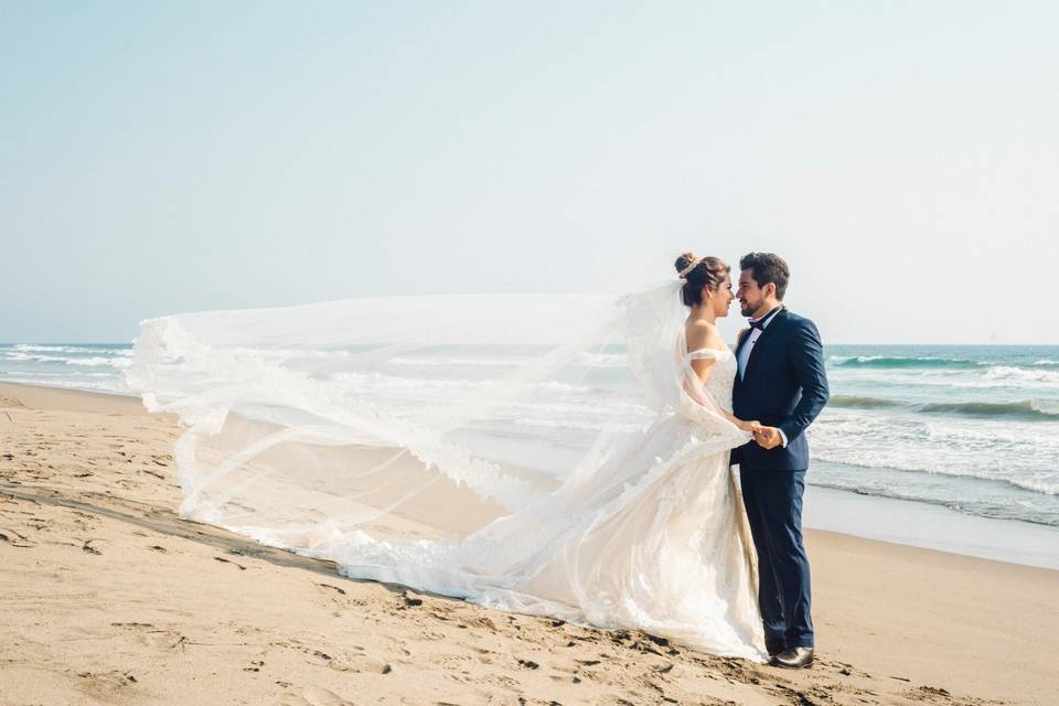 Elsi & bersain trash the dress