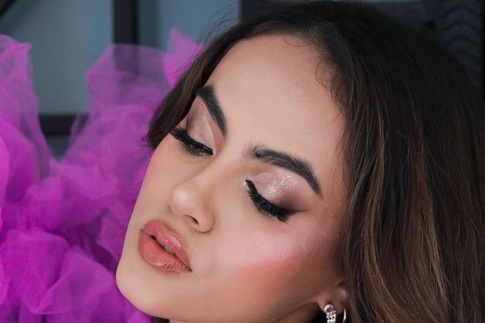 Maquillaje neutro glam