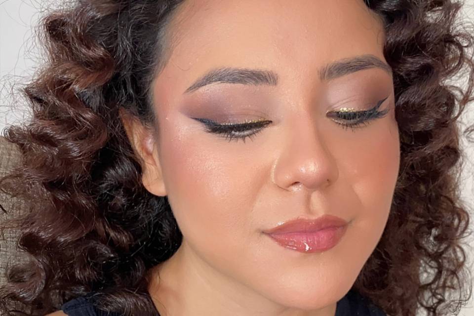 Delineado glitter dorado