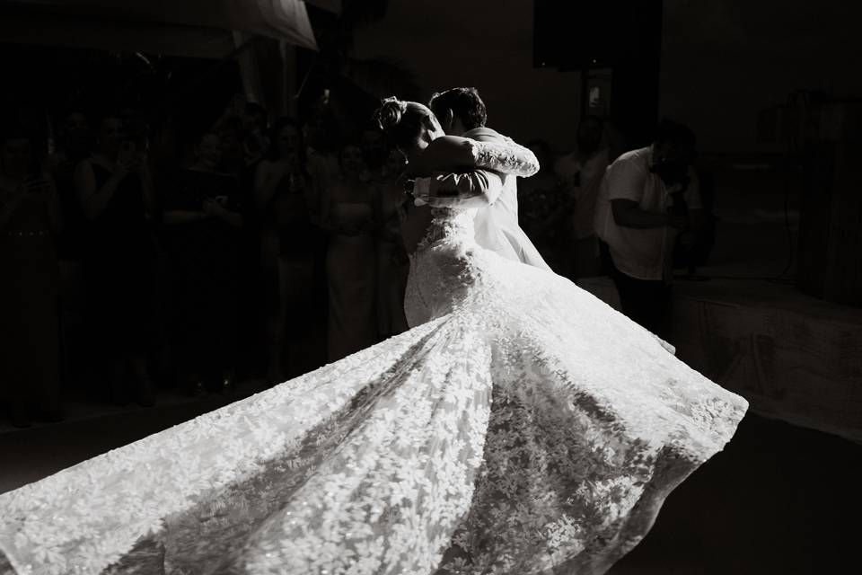 Novios bailando