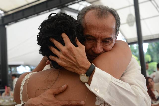Papá emocionado