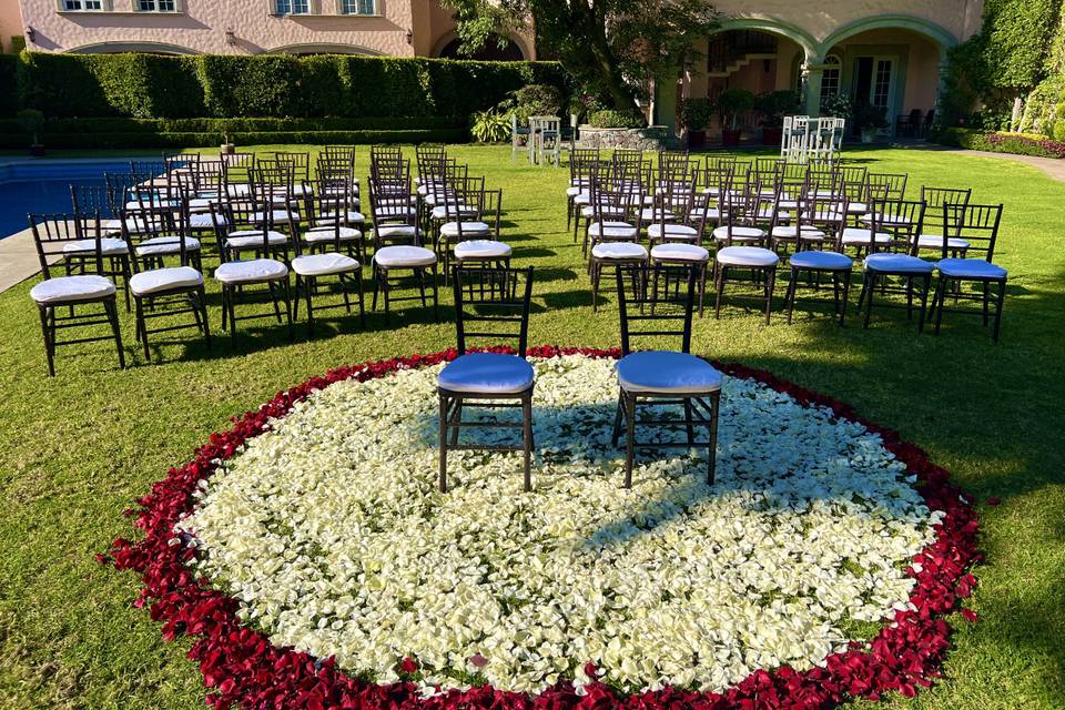Preciosa ceremonia en jardín