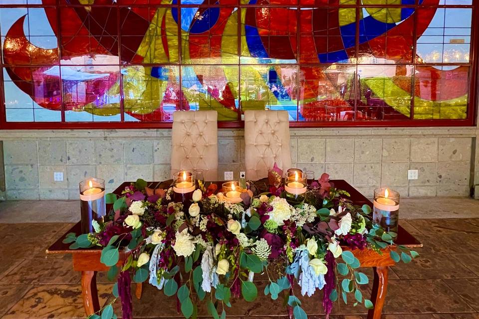 Mesa de novios en jardín
