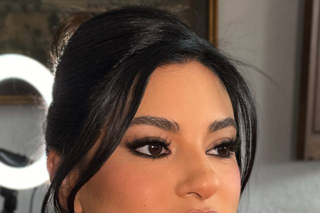 Moni Cisneros Makeup