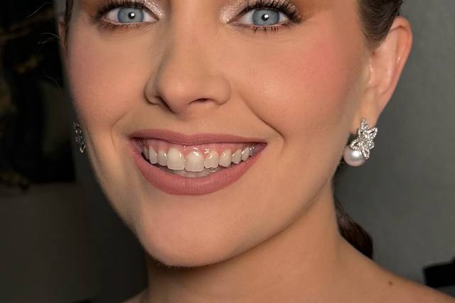 Moni Cisneros Makeup