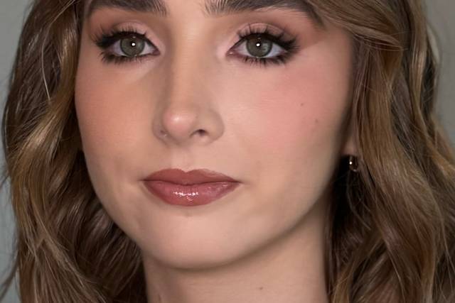 Moni Cisneros Makeup