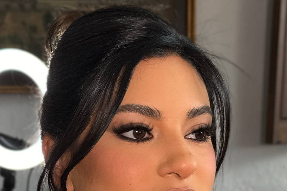 Moni Cisneros Makeup