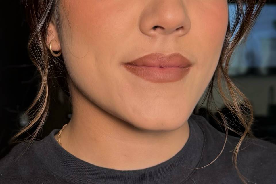 Moni Cisneros Makeup