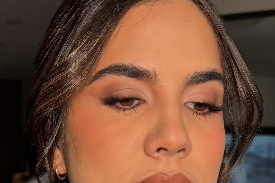 Moni Cisneros Makeup